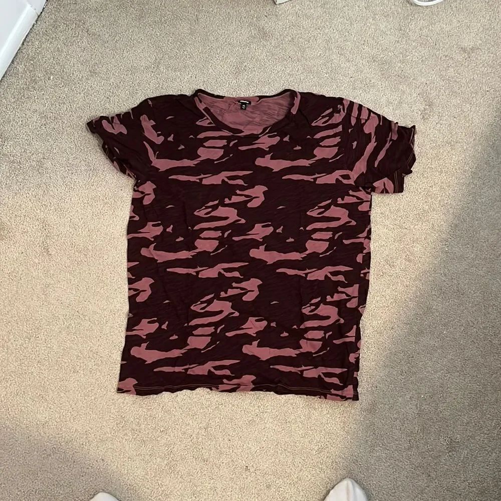 Monrow red camo tee XS